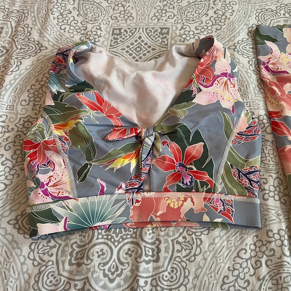 Mono B athleisure set hibiscus print Sz S top and bottom - Picture 3 of 4